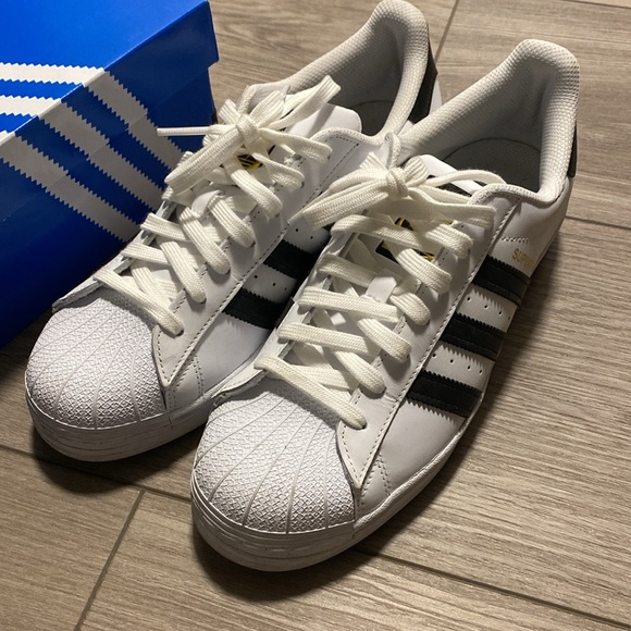 Adidas - Superstar. Size 9 - Picture 2 of 7